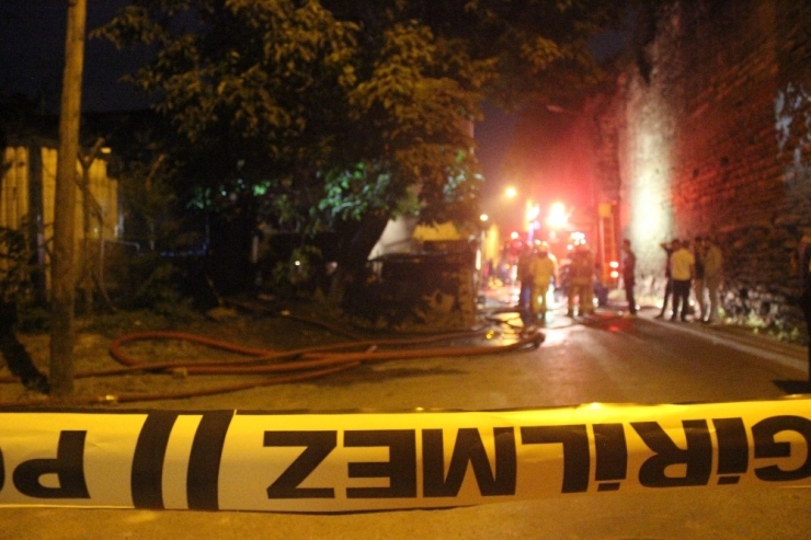 Fatih’te İki Katlı Ev Alev Alev Yandı: 1 Ölü, 1 Yaralı