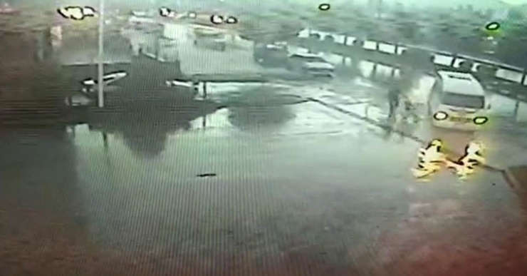 Ucuz Atlatılan Kaza Anbean Güvenlik Kamerasına Yansıdı