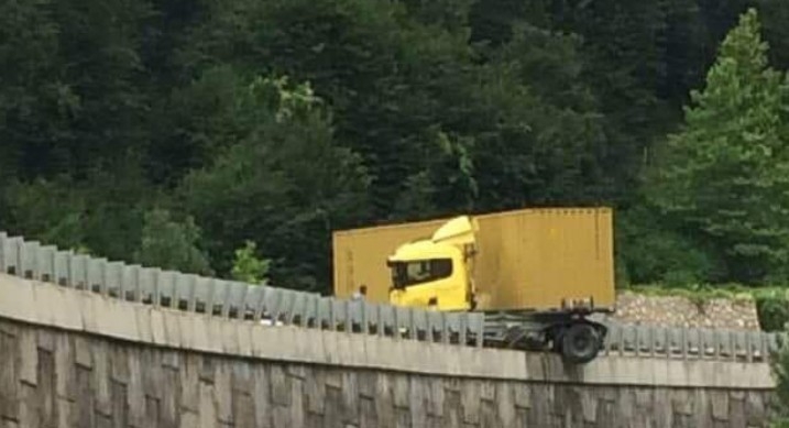 Yola Dökülen Mazot Kazaya Sebep Oldu