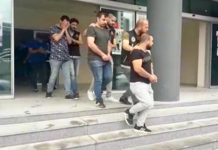 Binlerce Uyuşturucu Hapı Kaçırmaya Çalışırken Yakalandılar