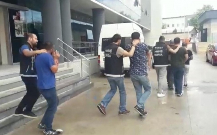 Binlerce Uyuşturucu Hapı Kaçırmaya Çalışırken Yakalandılar