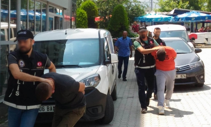 Sattıkları Uyuşturucu Hapla 25 Yaşındaki Genci Öldürdüler