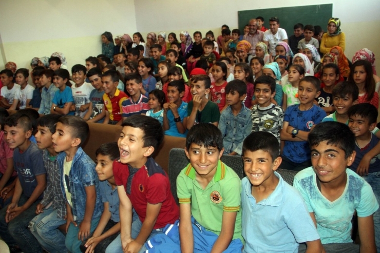 Tiyatro İle Çocuklara Dokunuyorlar