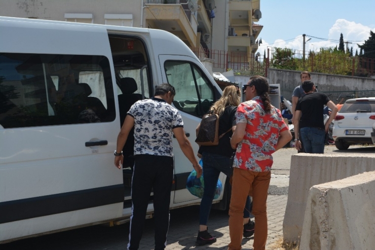 Ayvalık’ta 10 Mülteci Denizde Yakalandı