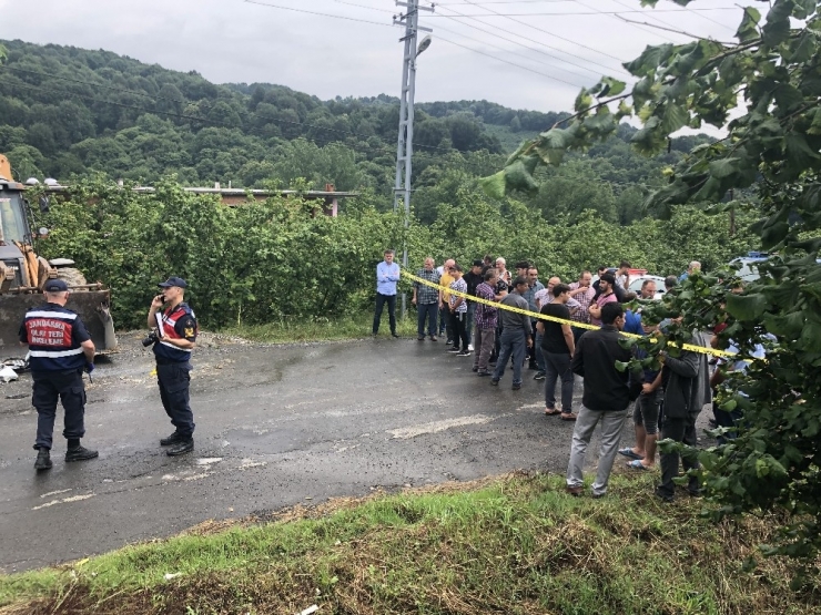 İş Makinesi Otomobille Çarpıştı: 1 Ölü
