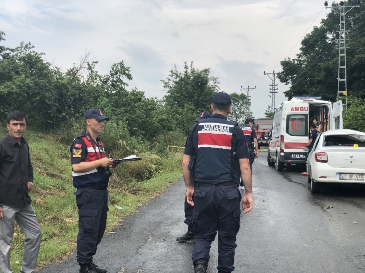 İş Makinesi Otomobille Çarpıştı: 1 Ölü