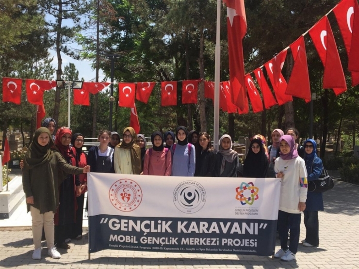 Ali Rıza Özderici Öğrencileri Şehit Ömer Halis Demir’in Kabrini Ziyaret Etti