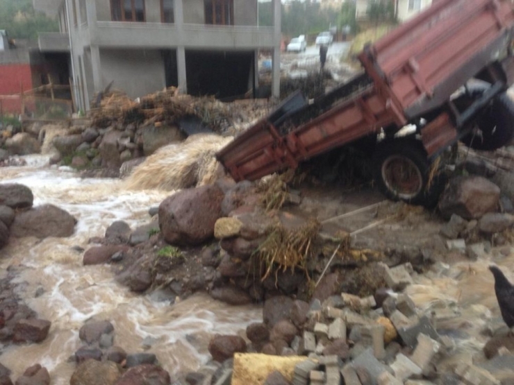 Konya’da Selde 97 Koyun Telef Oldu, Mahsur Kalan Vatandaşlar Kurtarıldı