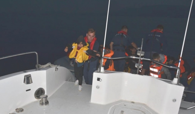 Kuşadası Körfezi’nde 15’i Çocuk 40 Kaçak Göçmen Yakalandı