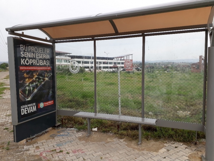 Zarar Verilen Durak Yenilendi