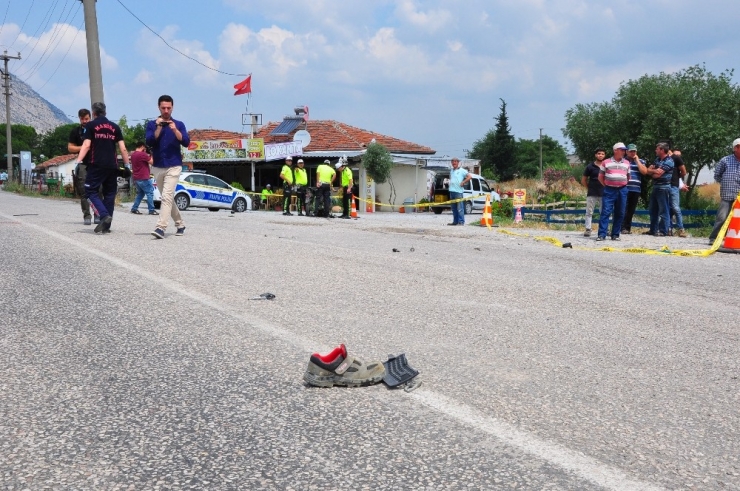 Ölen Motosikletli Gencin Kaza Anı Güvenlik Kamerasında