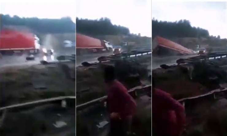 Kaygan Yolda Kontrolden Çıkan Tır, Köprüden Aşağı Uçtu