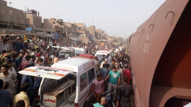 Pakistan’da Tren Kazası: 3 Ölü