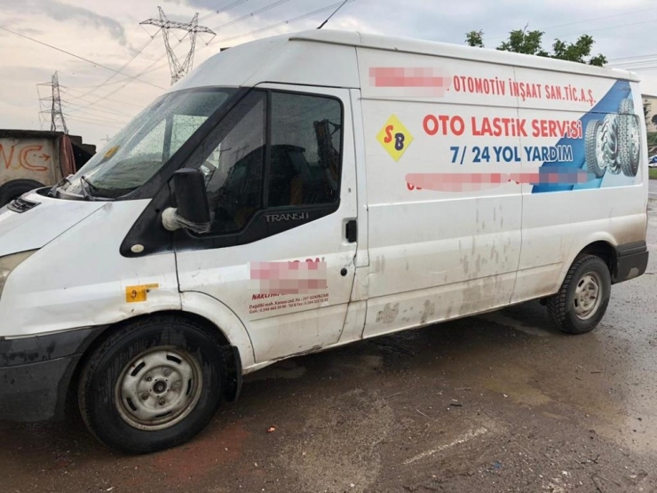 Sakarya’da Önü Kesilen Araç Kurşunladı