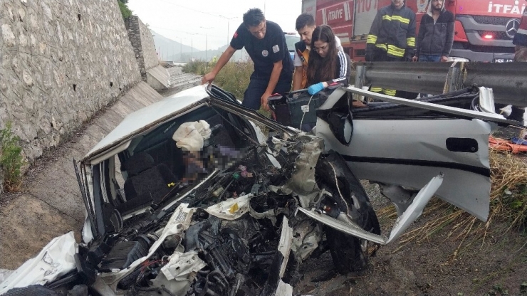 Su Kanalına Giren Otomobil 85 Metre İlerledikten Sonra Menfeze Çarptı: 1 Ölü