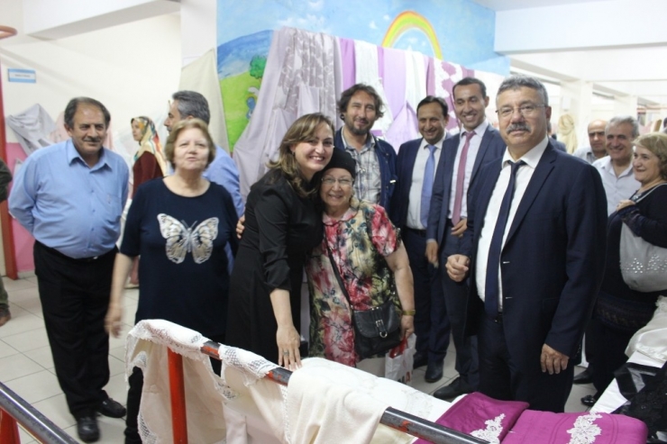 Tepebaşı Barbaros İlkokulu’nda El Sanatları Ve Ev Tekstili Sergisi