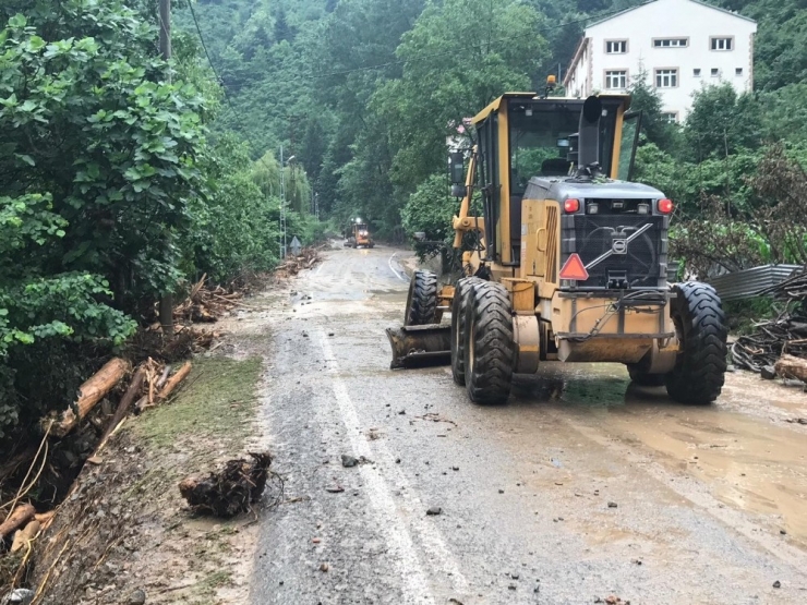 Trabzon’da Araklı İlçesinin Ardından Yomra İlçesinde De Şiddetli Yağış Etkili Oluyor