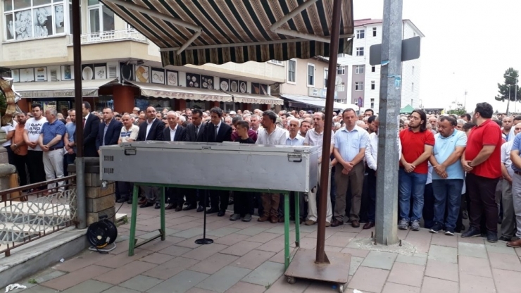 Araklı’daki Selde Hayatını Kaybedenler Toprağa Veriliyor