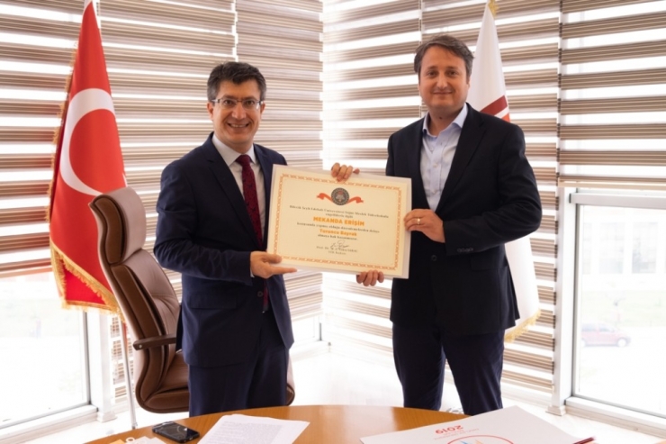 Turuncu Bayraklar Törenle Sahiplerine Verildi