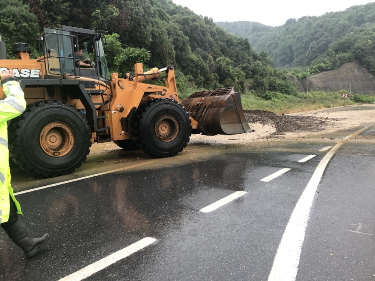 Alaplı -Akçakoca Karayolunda Çamur Seli