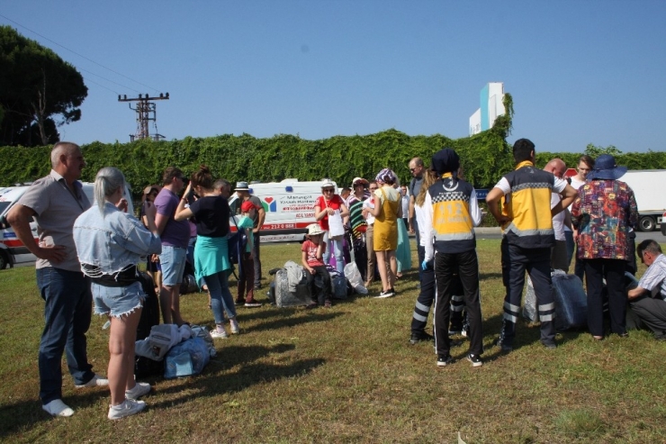 Antalya’da Tur Midibüsü Kazası: 4’ü Turist 9 Yaralı