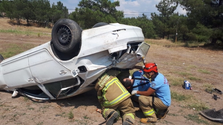 Balıkesir’de Otomobil Takla Attı: 2 Yaralı