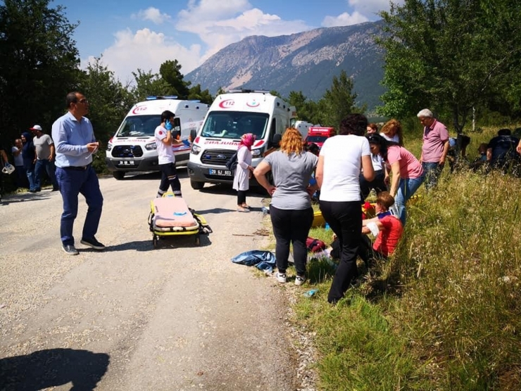 Öğretmenleri Taşıyan Servis Devrildi, Çok Sayıda Yaralı Var