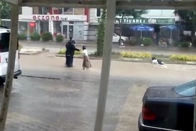 Sel Çocuğu Böyle Sürükledi