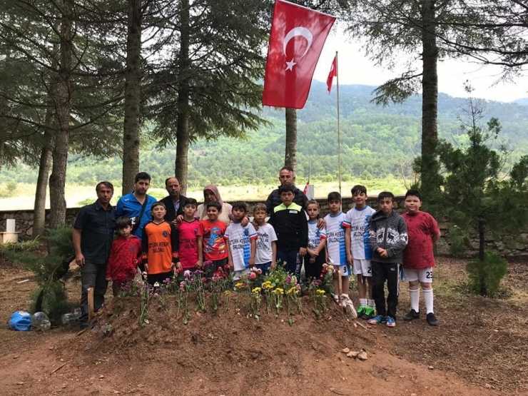 Emet Belediyespor U-11 Takımından Örnek Davranış