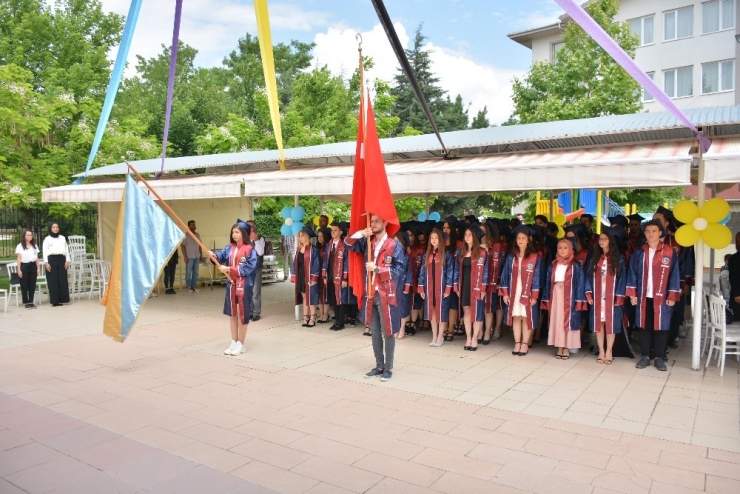 Eskişehir Tayfur Bayar Anadolu Lisesi’nin Mezuniyet Töreni Coşkulu Geçti