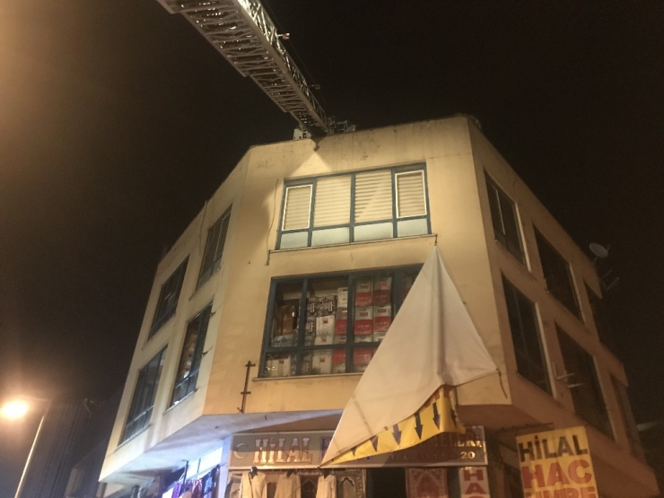Fatih’te Bir İş Hanında Yangın