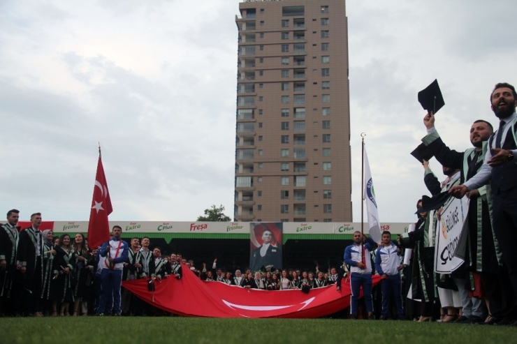 Giresun Üniversitesi’nde Mezuniyet Coşkusu
