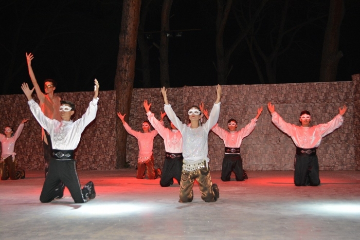 Ayvalık’ta “Ateşin Dansı” İlgi İle İzlendi