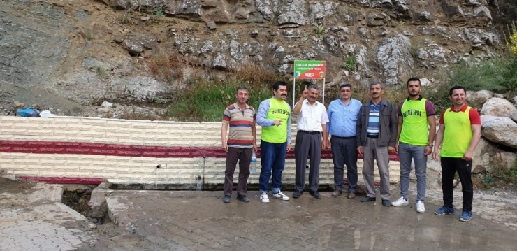 Çeşme Duvarını Gönüllüler Boyadı