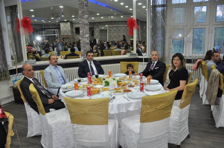 Kars’ta Hakim Ve Savcılar Veda Yemeğinde Bir Araya Geldi