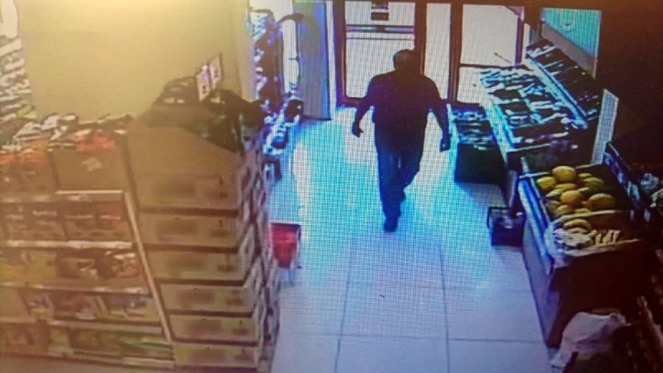 Kartal’da Engelli Çocuğa Taciz Eden Şahıs Kamerada