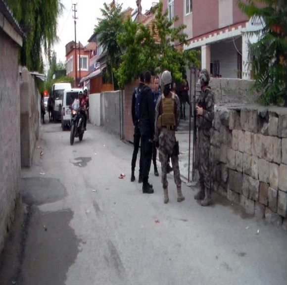 Kayseri Polisinden Aranan Şahıslara Özel Harekat Destekli Büyük Operasyon