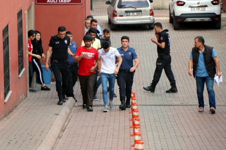 Uyuşturucu Satarken Değil, Gazetecileri Görünce Utandı