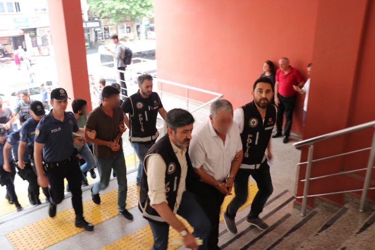 Kocaeli’de Gözaltına Alınan 33 Kişilik İhale Çetesinden 16 Şahıs Adliyeye Sevk Edildi