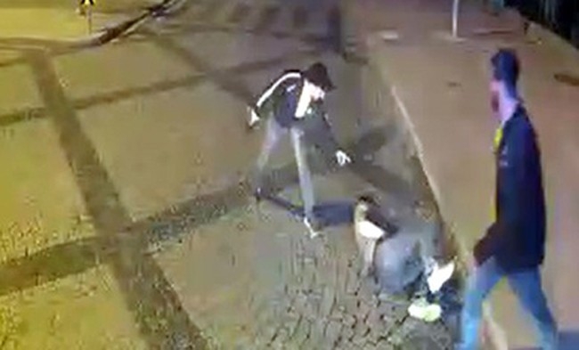 Saldırganların Silahla Vurduğu Vatandaşın Yardımına Otobüs Şoförü Koştu