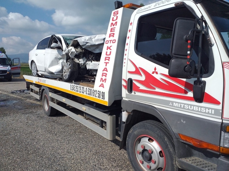 Konya’da İki Otomobil Çarpıştı: 2 Ölü, 3 Yaralı