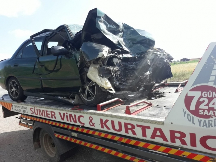 Konya’da İki Otomobil Çarpıştı: 2 Ölü, 3 Yaralı