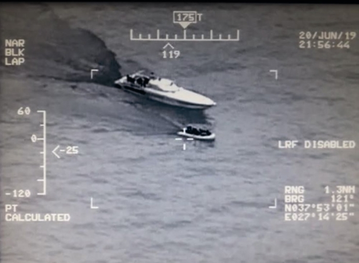 Sahil Güvenlik Uçağı Tespit Etti, Kaçak Göçmenler Yakalandı