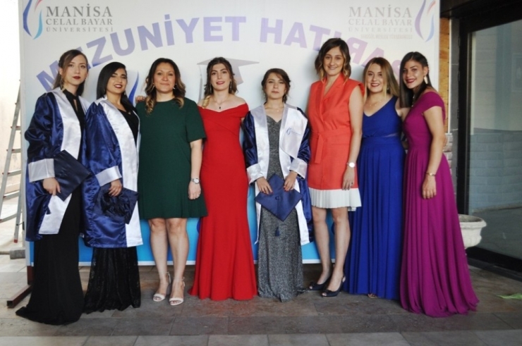 Sarıgöl Myo’da Mezuniyet Sevinci