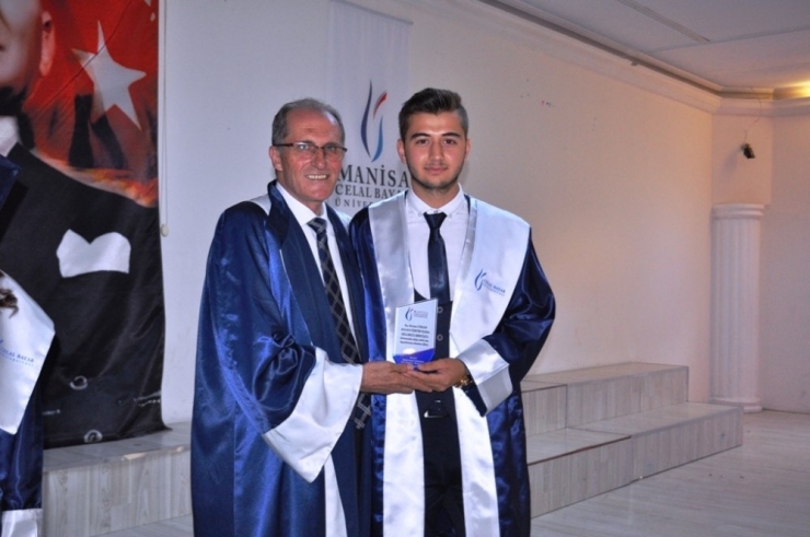 Sarıgöl Myo’da Mezuniyet Sevinci