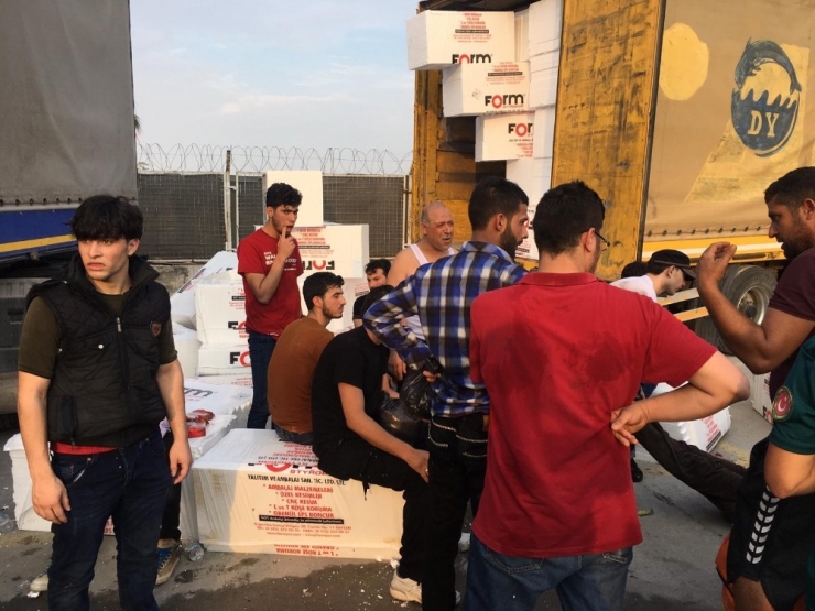 Mersin’de Bir Tırda 20 Göçmen Yakalandı