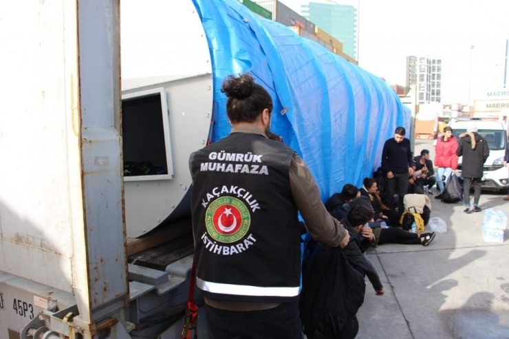 Mersin’de Bir Tırda 20 Göçmen Yakalandı