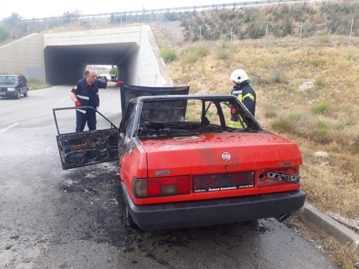 Hareket Halindeki Otomobil Yandı