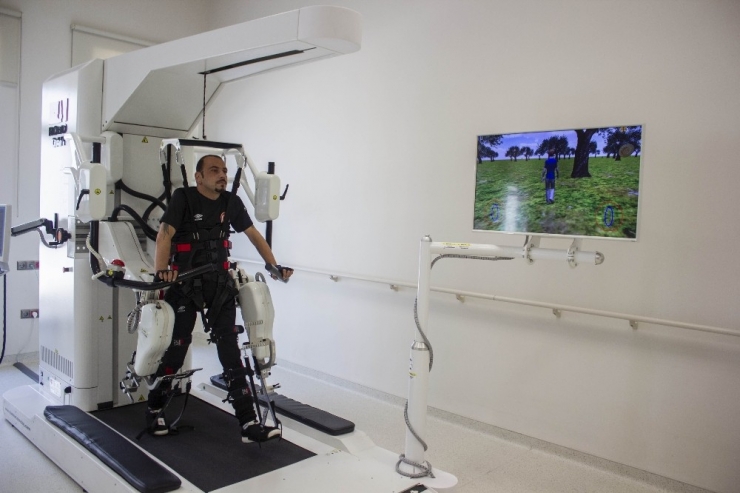 Omuriliği Zedelendi, Boynu Kırıldı Ama Hayattan Kopmadı