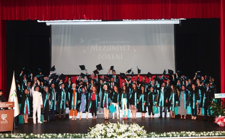 Recep Tayyip Erdoğan Üniversitesi’nde Mezuniyet Coşkusu